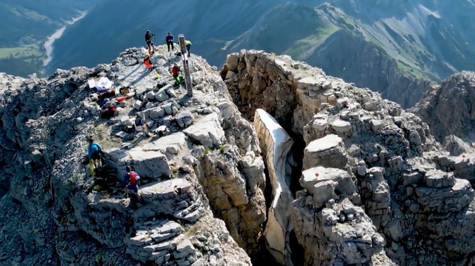 Durch harsche Witterungsbedingungen weitet sich die Spitze des Hochvogel jeden Monat um mehrere Milimeter. In Zukunft könnte das zu riesigen Gesteinslawinen führen.