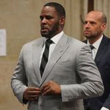 Er war einer der bekanntesten Insassen des "Metropolitan Detention Center": der US-Sänger R. Kelly wurde 2022 unter anderem von einer Jury schuldig gesprochen, Sex mit Minderjährigen gehabt und Kinderpornografie angefertigt zu haben. Er wurde zu jahrzehntelanger Haft verurteilt, die er mittlerweile in einem Gefängnis in North Carolina verbüßt
