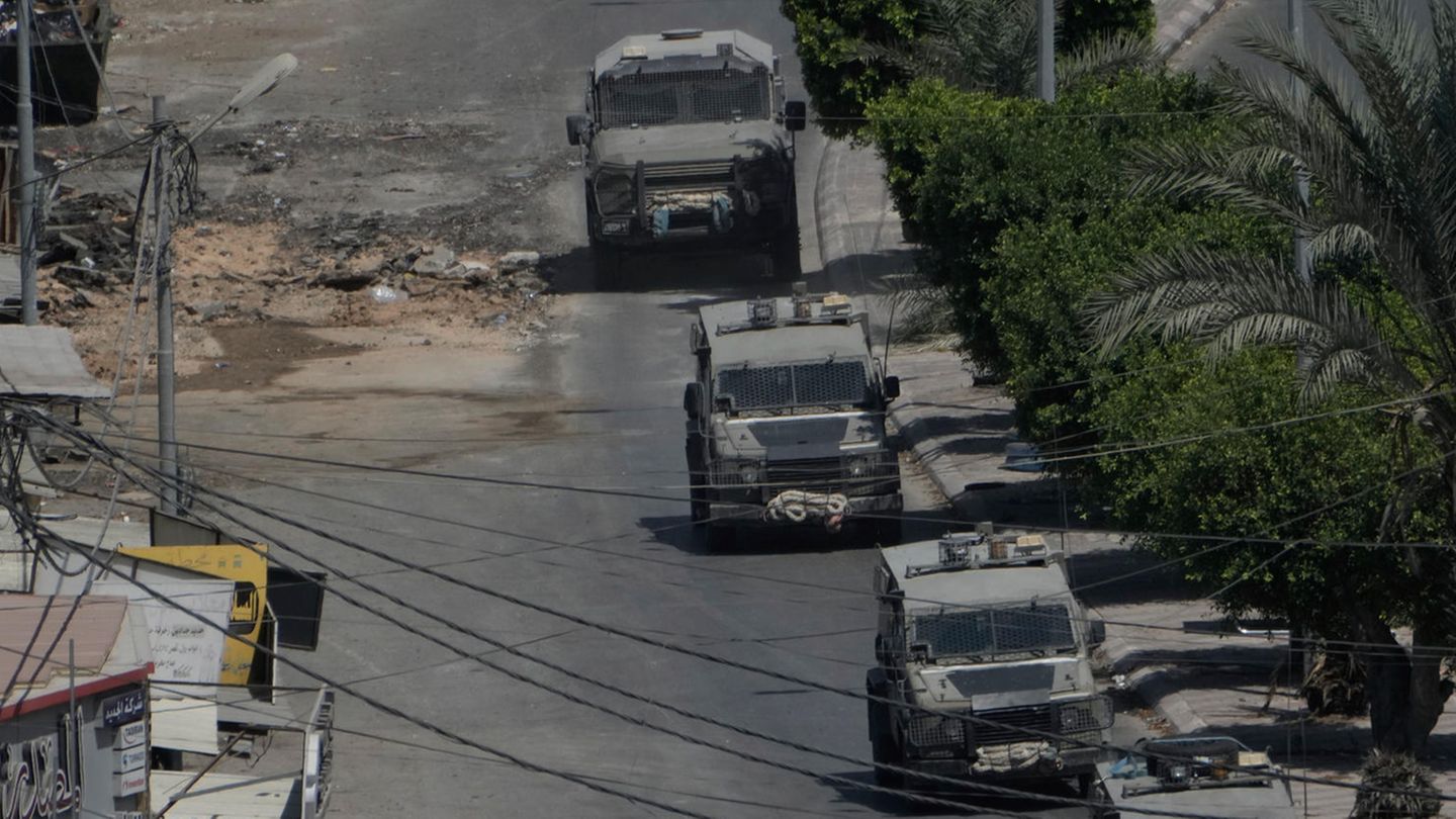 Video-Aufnahmen aufgetaucht : Tote Palästinenser vom Dach gestoßen? Israels Armee untersucht Vorfall
