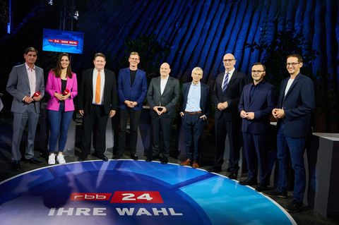 Die Spitzenkandidaten für die Landtagswahl in Brandenburg am Rande einer Fernsehsendung