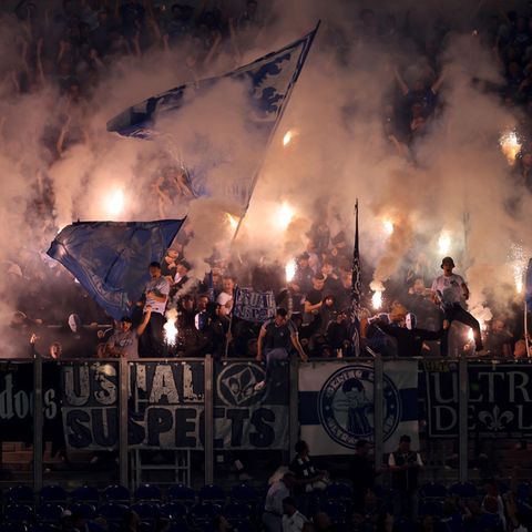 Fans vom SV Darmstadt 98 feuern beim Auswärtsspiel auf Schalke ihre Pyrotechnik ab – ganz ohne Sky