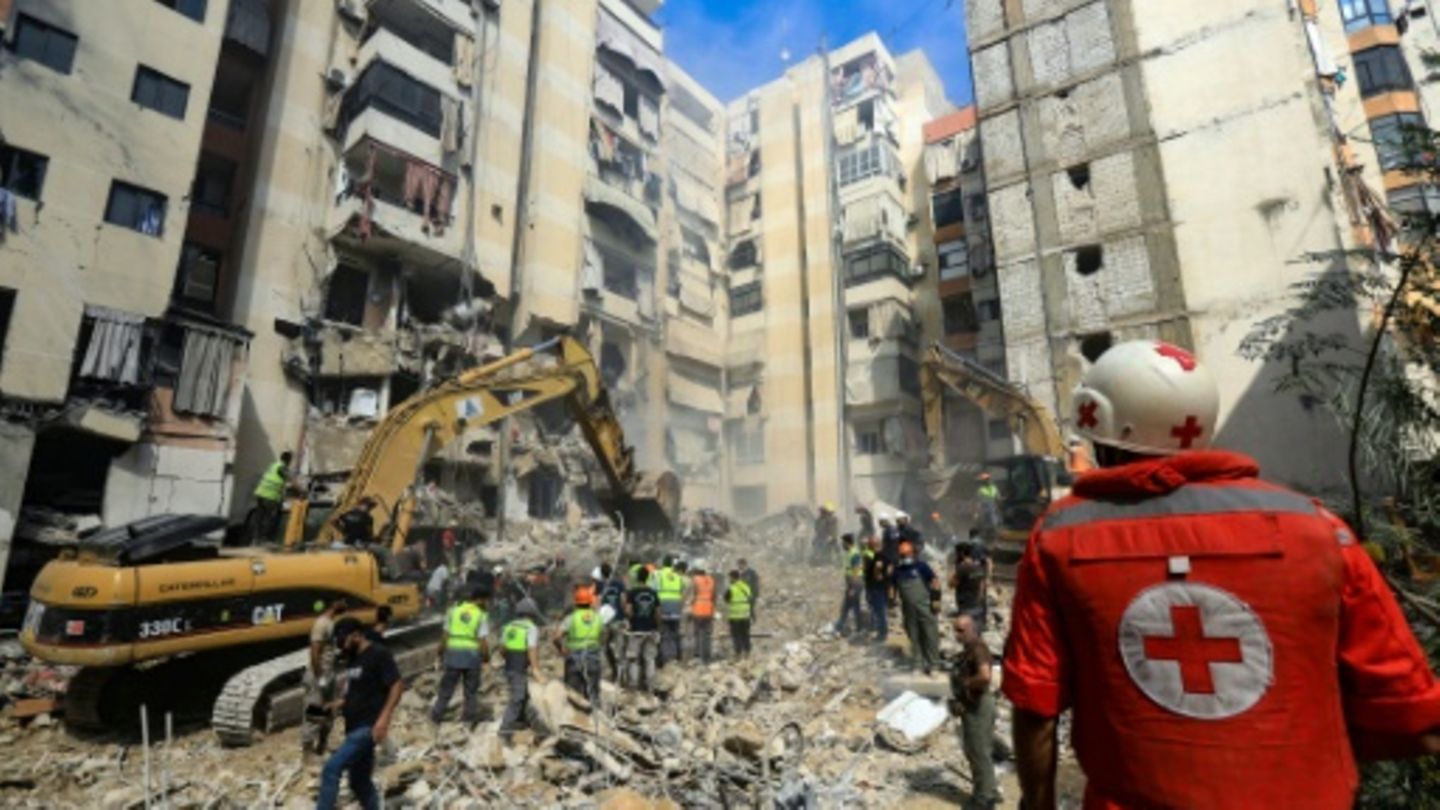 Andauernde Rettungsarbeiten in einem Vorort von Beirut