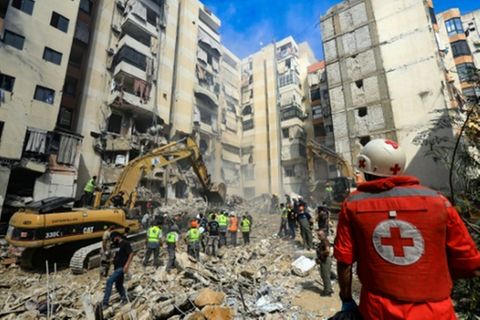 Andauernde Rettungsarbeiten in einem Vorort von Beirut