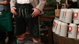 Markus Söder in kompletter Tracht mit Lederhose, Kniestrümpfen und passender Jacke