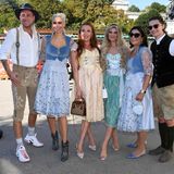 Reality-TV-Stars Georgina Fleur, Verena Kerth und Claudia Obert mit Freund Max Suhr lassen sich mit Freunden bei der Eröffnung vom Oktoberfest 2024 am Schottenhamel-Festzelt ablichten