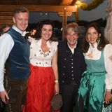 Ein bisschen Politik darf natürlich auch nicht fehlen auf dem Oktoberfest: Das Politiker-Paar Dorothee und Oliver Bär feiert gemeinsam mit Wiesnwirt Michael Käfer und seiner Frau Clarissa auf dem Balkon des Käferzelts auf der Theresienwiese