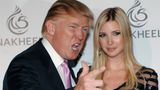 Trump mit Fired-Geste
