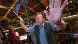 Ein wahrer Terminator schreckt vor nichts zurück – nicht mal vor dem Taktstock. Arnold Schwarzenegger wurde beim Oktoberfest spontan zum Dirigenten