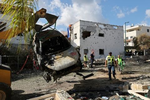 Zerstörungen durch Luftangriffe in Vorort von Haifa