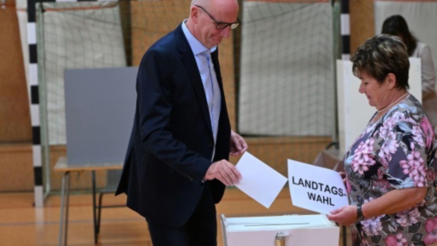 Dietmar Woidke bei Stimmabgabe