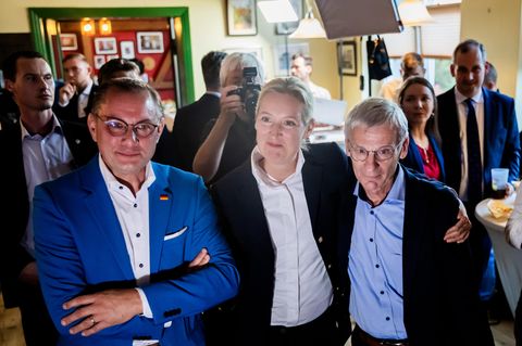 "Stimmung scheint eher gedrückt" – Reporter über die Wahlparty der AfD