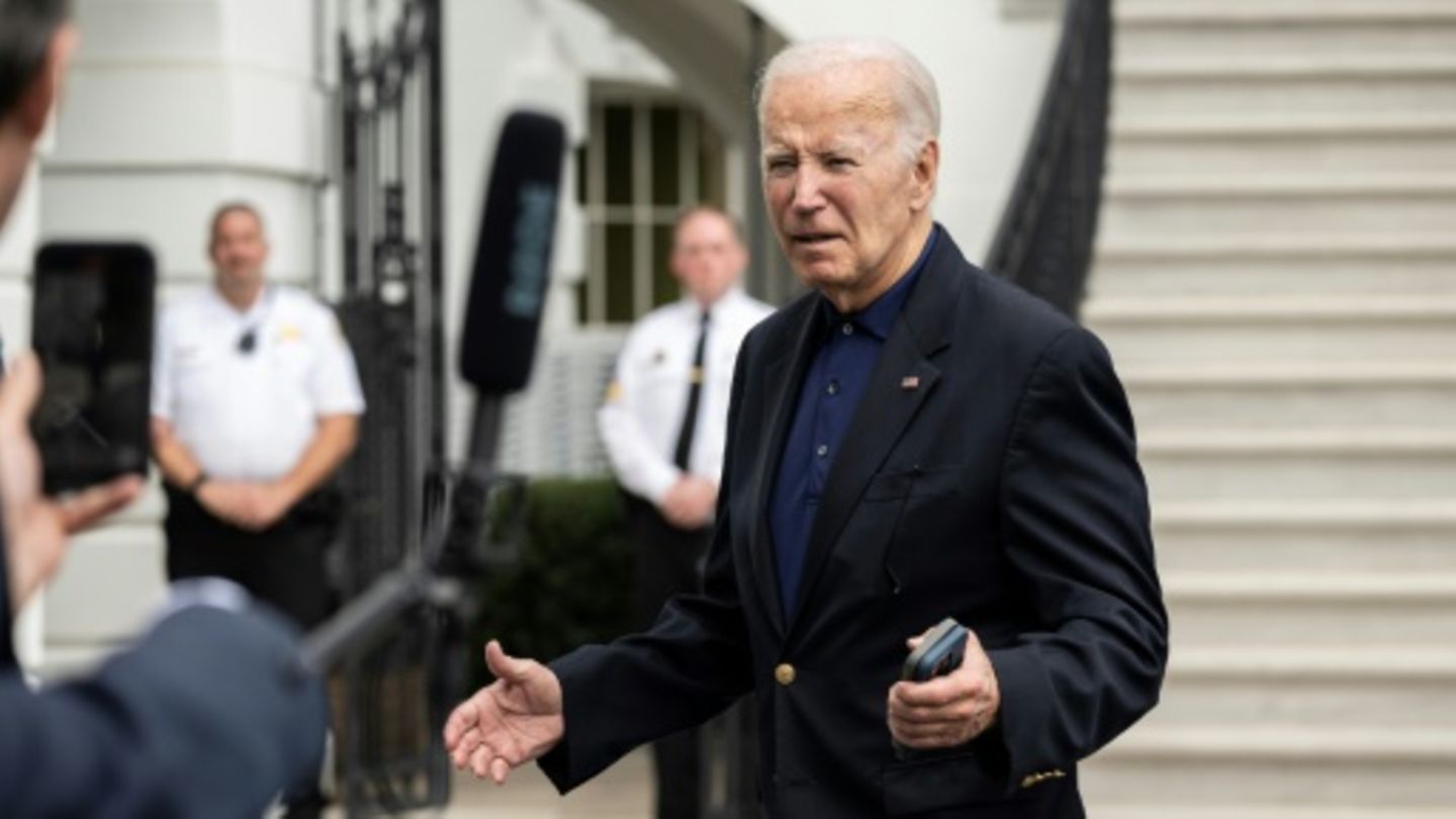 Biden spricht zu Journalisten