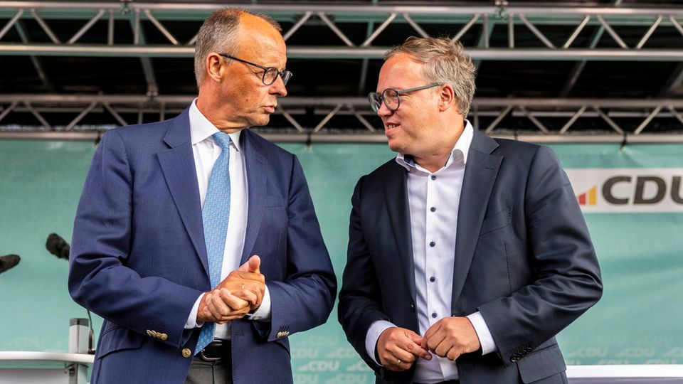 De enige waarschuwing voor de BSW, de ander zal de partij leiden: De CDU-voorzitter Friedrich Merz en landchef Mario Voigt (rechts) bij een keuzekampfauftritt in augustus.  