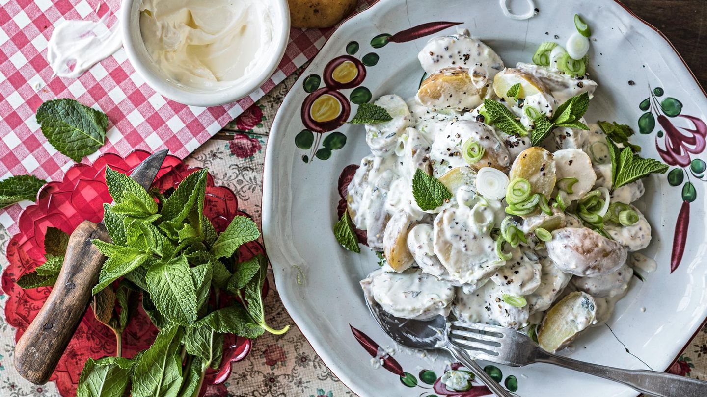 Leckerer rustikaler Kartoffelsalat
