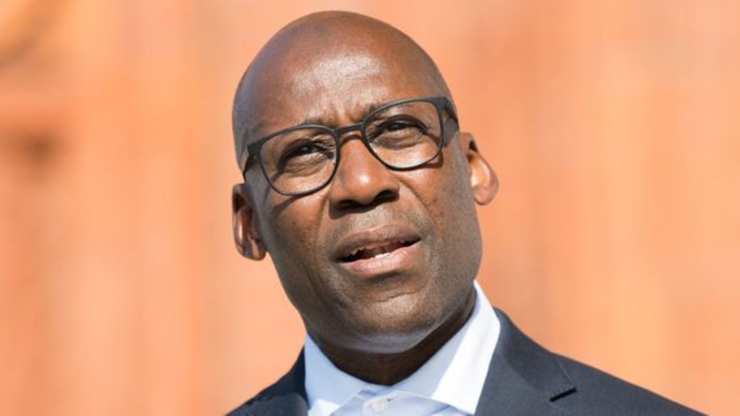 Am Wohnhaus des Berliner Kultursenators Joe Chialo (CDU) ist ein Farbanschlag verübt worden