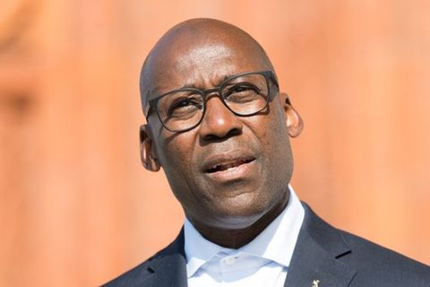 Am Wohnhaus des Berliner Kultursenators Joe Chialo (CDU) ist ein Farbanschlag verübt worden