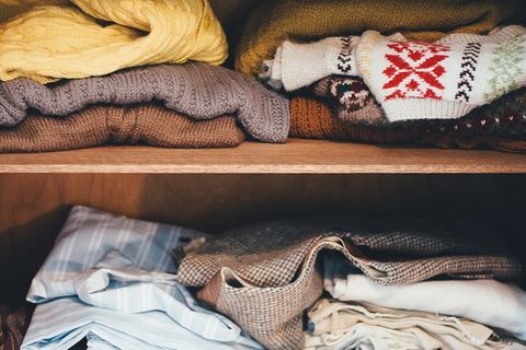 Outfits planen lassen und damit Zeit sparen sowie jeden Tag gut aussehen – diverse Apps sollen das ermöglichen. Wie genau das funktionieren kann, sehen Sie im Video.