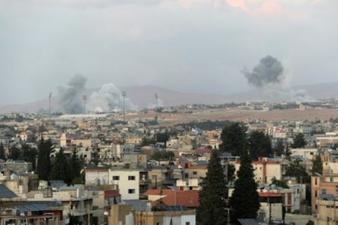 Rauchwolken über Baalbek
