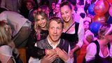 Cathy Hummels (v.l.) feiert mit Oliver Pocher und Alessandra Meyer-Wölden