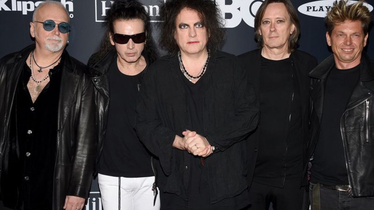 Die Rockband The Cure hat im Internet Hinweise auf eine neue Single und ein neues Album veröffentlicht. (Archivbild) Foto: Evan Agostini/Invision/