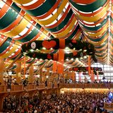 Oktoberfest Wiesn Schützen-Festzelt Innen