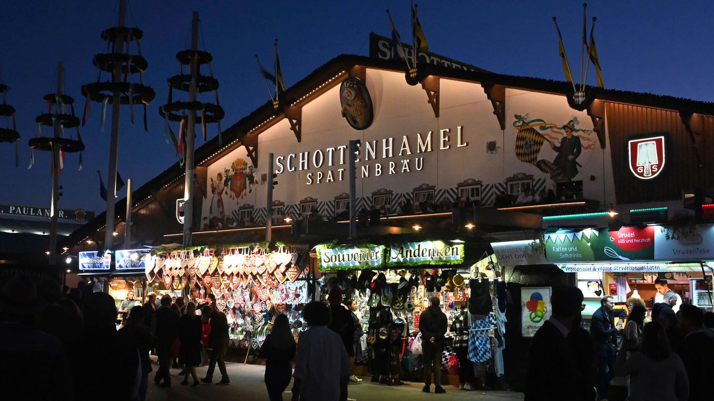 Oktoberfest Wiesn Schottenhamel Festhalle Außen