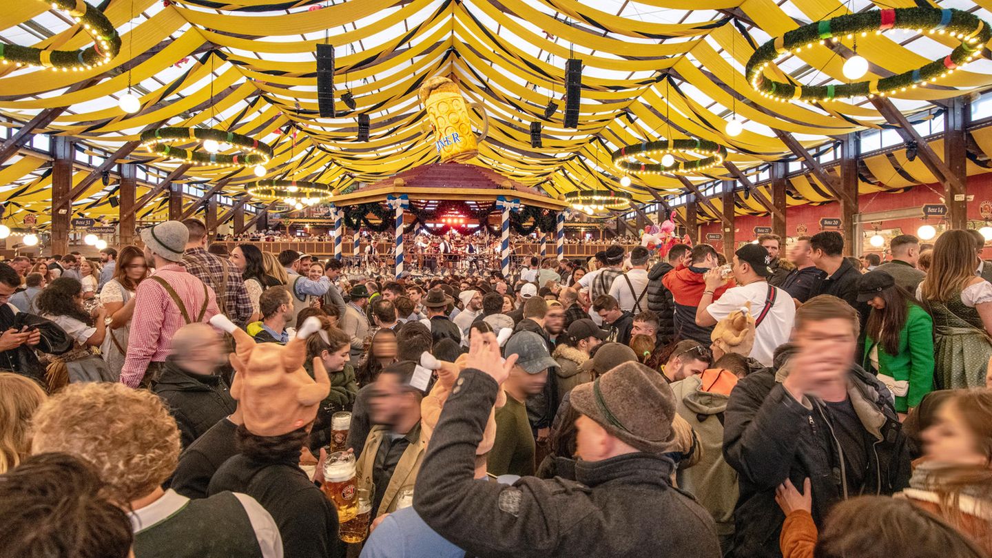 Oktoberfest Wiesn Paulaner Festzelt Innen
