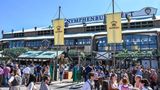 Oktoberfest Wiesn Kufflers Weinzelt Außen