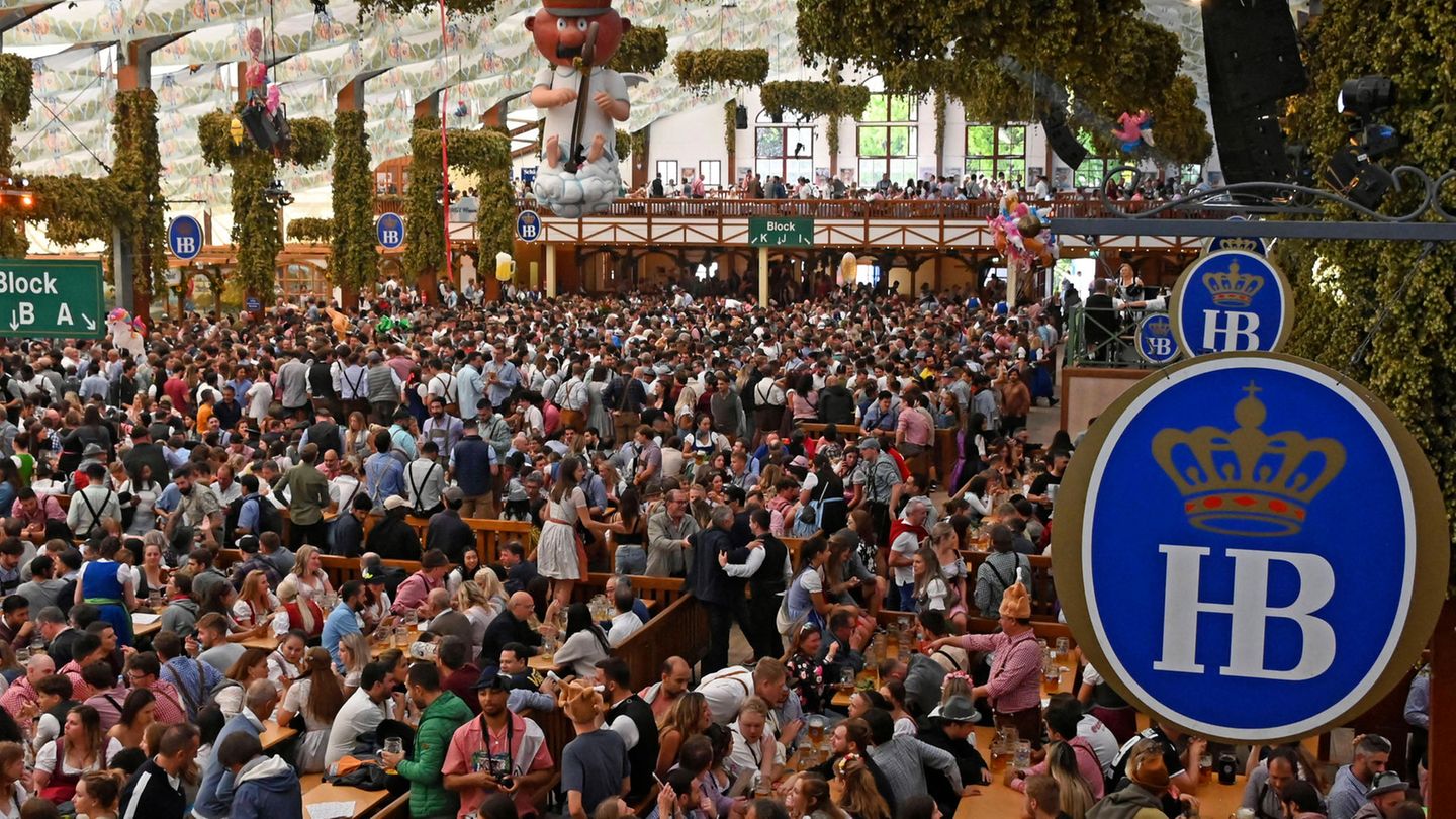 Oktoberfest Wiesn Hofbräu-Festzelt Innen