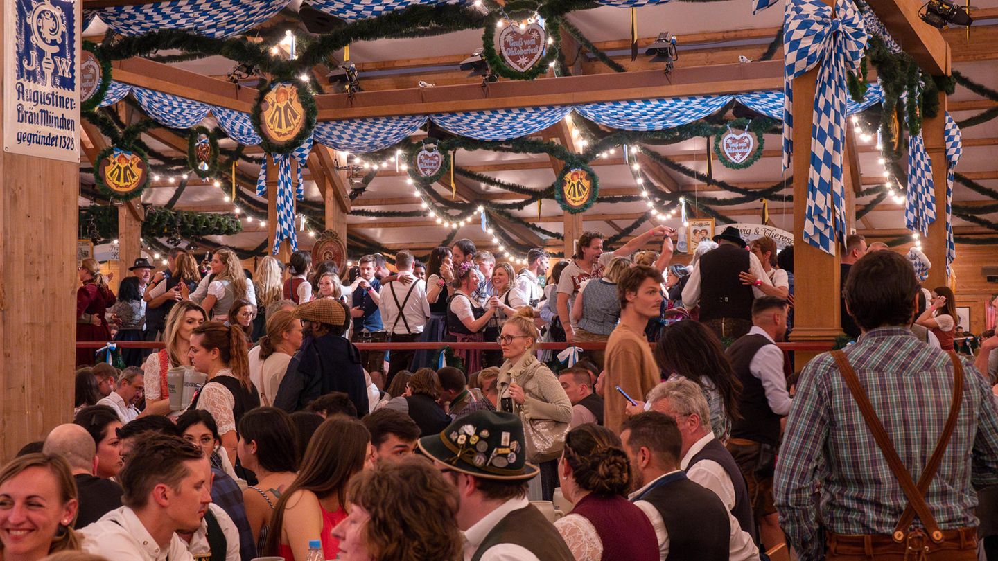 Oktoberfest Wiesn Festzelt Tradition Innen