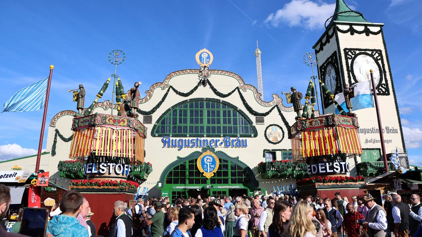 Oktoberfest Wiesn Augustiner Festhalle Außen