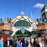 Oktoberfest Wiesn Augustiner Festhalle Außen