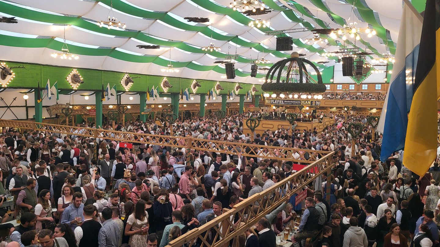 Oktoberfest Wiesn Armbrustschützenzelt Innen
