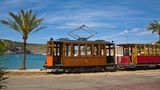 Ein nationales Ticket für den öffentlichen Nahverkehr gibt es in Spanien nicht. Besonders interessant wird es aber auf den spanischen Ferieninseln. Auf den Kanaren und Balearen wurde der ÖPNV 2023 komplett kostenlos. Die Folge: Fahrgastzahlen kletterten in die Höhe, Mallorcas Verkehrsbetriebe meldeten über 50 Prozent mehr Bahn- und Busnutzer. Auch 2024 blieb der Transport für Einheimische kostenlos, Touristen müssen allerdings zahlenVorteil: kostenloser/günstiger ÖPNV auf den Balearen und Kanaren.Nachteil: kein nationales System, nur regionale Tickets