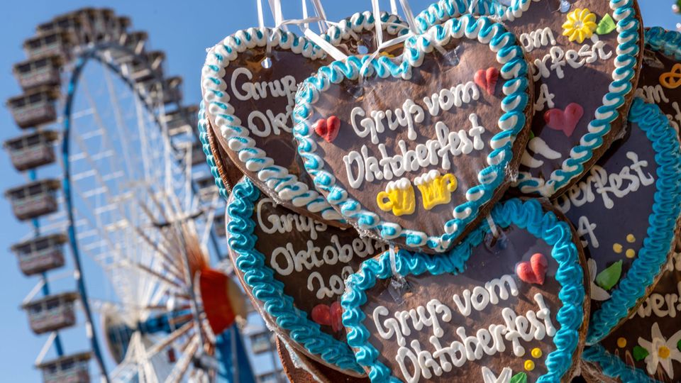 Wer auf's Münchener Oktoberfest geht, muss dieses Jahr mit noch höheren Preisen rechnen. Wie teuer das Trinkvergnügen und eine Mahlzeit sind, erfahren Sie im Video.