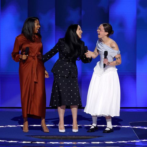 Ella Emhoff, die Stieftochter von Kamala Harris, gemeinsam mit Helena Hudlin und Meena Harris.
