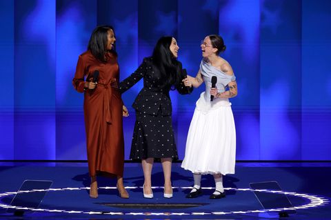 Ella Emhoff, die Stieftochter von Kamala Harris, gemeinsam mit Helena Hudlin und Meena Harris.