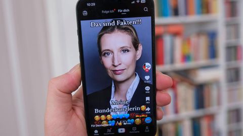 Ein AfD-Video auf einem Handy