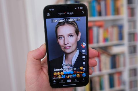 Ein AfD-Video auf einem Handy