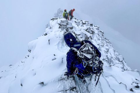 Rettungsspezialisten der Air Zermatt bei ihrem Einsatz Matterhorn, um die Vietnamesen wohlbehalten zurückzubringen