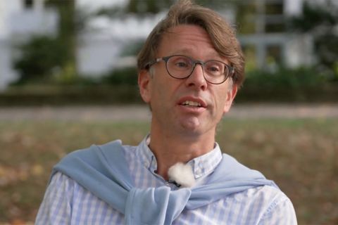 Dr. Kai Störring entwickelte einen Medikamentenmix, der sein Post-Covid-Leiden lindert. Nun bietet er spezielle Sprechstunden für Betroffene an. Kollegen warnen dennoch vor zu großem Optimismus.