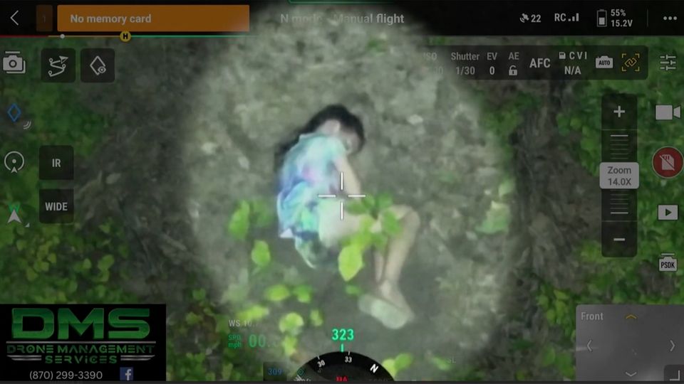 Peyton aus Louisiana ist Schlafwandlerin und verirrt sich in der Nacht im Wald. Bei einer Suchaktion konnte sie letzendlich unversehrt dank einer Drohne gefunden werden.