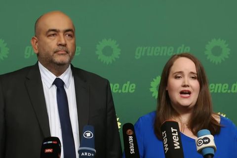 "Es braucht einen Neustart": Überraschender Rücktritt: Die Rede des Grünen-Vorstands in voller Länge