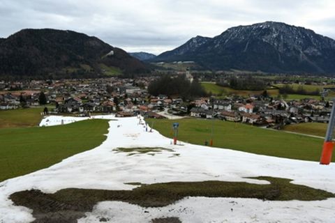 Kunstschneebahn in Bayern im Januar