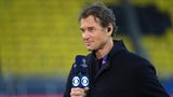 Jens Lehmann mit einem Fernseh-Mikrofon