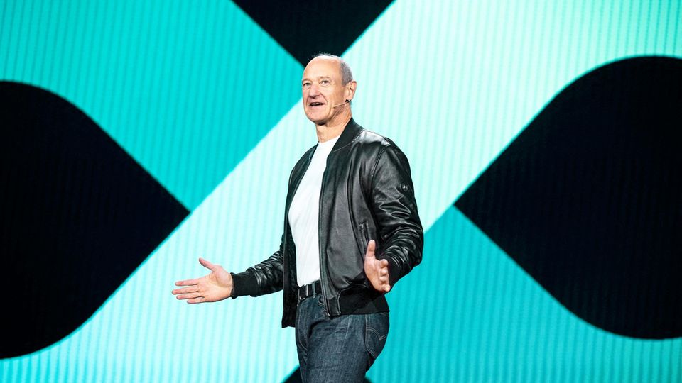 Siemens-Chef Roland Busch spricht auf der Techmesse CES