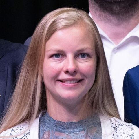 Auf dem Bundesparteitag in Riesa 2022 war Wiebke Muhsal (Mitte) längst wieder rehabiltiert innerhalb des AfD. Links AfD-Bundeschef Tino Chrupall, rechts der Thüringer Landesvorsitzende Björn Höcke. 
