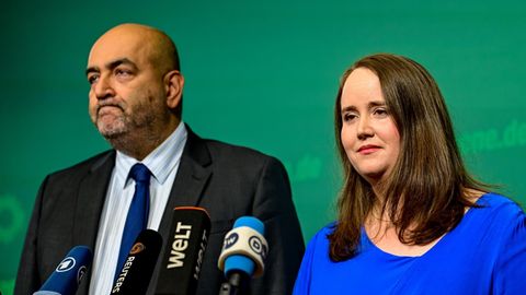 Die Co-Vorsitzenden der Grünen, Ricarda Lang und Omid Nouripour, geben eine Pressekonferenz