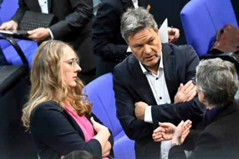 Fraktionschefin Dröge (l.)