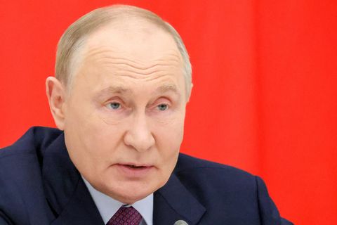 Der russische Präsident Wladimir Putin hält eine Sitzung im Kreml ab